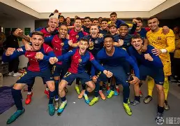 开云体育官网-葡超赛后走向成谜，巴塞罗那更衣室发声，话题不断，临场指挥获称赞(梅西为什么返回巴塞罗那)